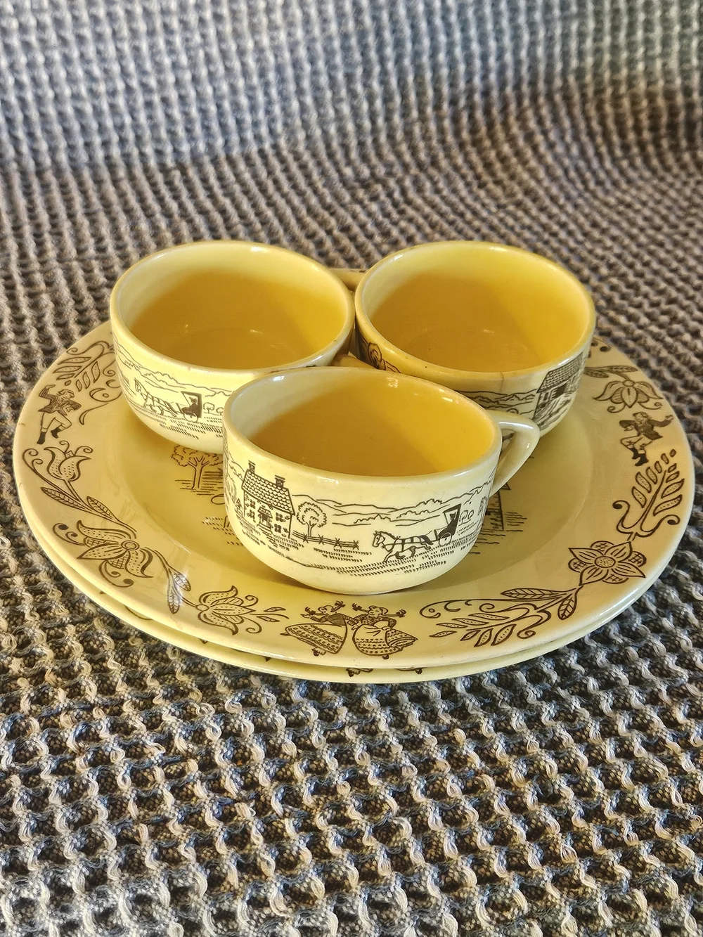 Yellow Ceramic Dinnerware Set with Farmhouse Scene - 5-Piece